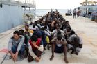 Do Itálie opět připlouvá víc uprchlíků z Libye. Dohoda s ozbrojenci nefunguje, pašerákům se daří