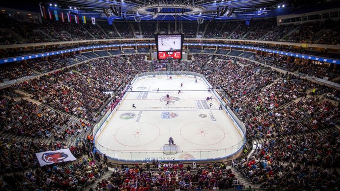 Aby byla replika NHL dokonalá úplně, chtělo by to ještě moderní halu a obrovský zájem fanoušků. Tak jako loni v zápase s Petrohradem, který se hrál v O2 areně.