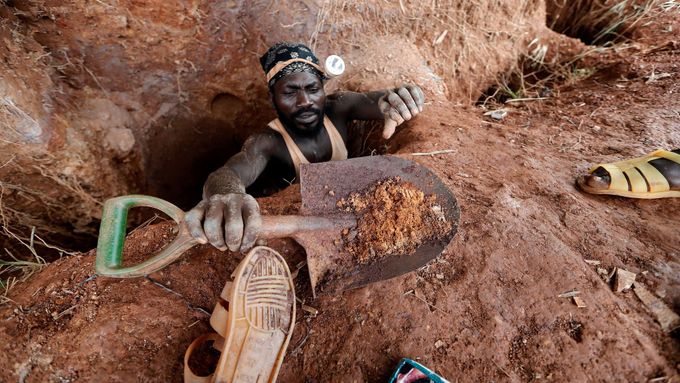 Těžba zlata v Africe.
