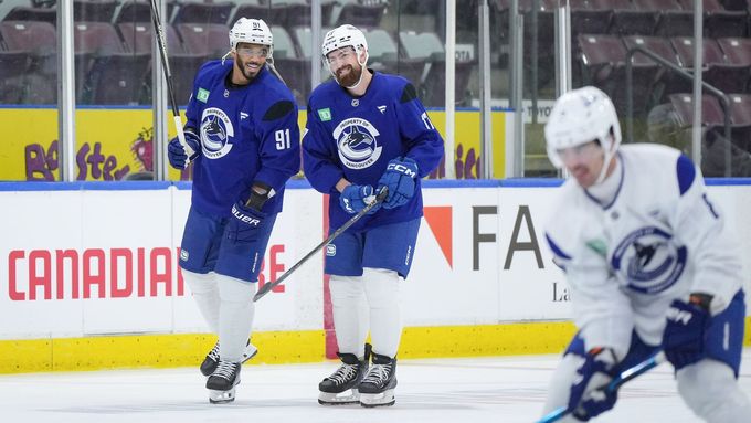 Evander Kane, Filip Hronek (Vancouver Canucks)
