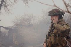 "Po 45 dnech to zlomí každého.“ Ukrajinští vojáci bojují s neviditelným nepřítelem