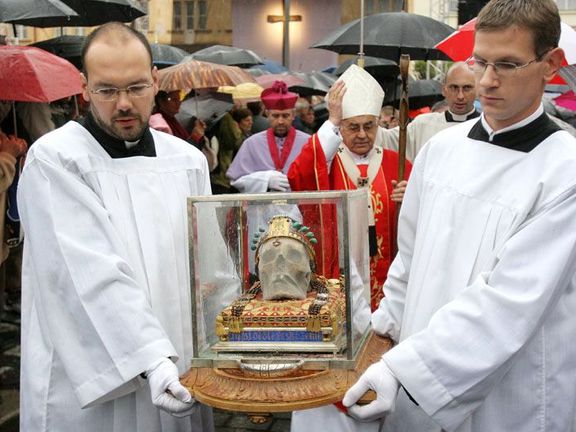 Čtěte více o vztazích státu a církve