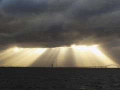 Dramatický západ slunce na New Yorkem.