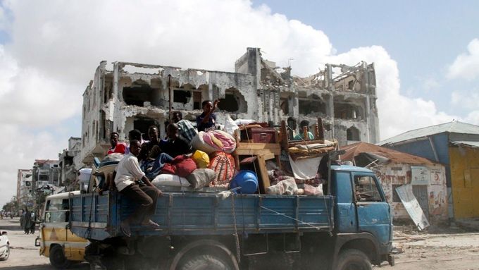 Podobné útoky v minulosti v Mogadišu páchali členové radikálním milic Šabáb. Ilustrační foto.