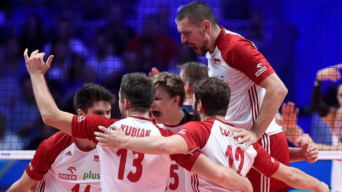 Polští volejbalisté zůstali ve hře o obhajobu světového titulu z roku 2014.