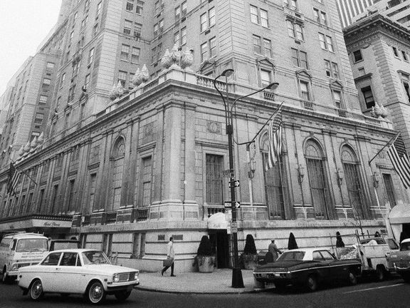 Hotel Pierre v New Yorku v USA na snímku z roku 1968.