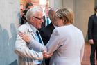 Merkelová přijela na oslavu mentora ze studií. Dobře sem zapadla, vzpomíná jeho žena