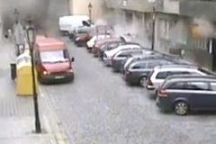 Policie zveřejnila video, které ukazuje výbuch v Praze