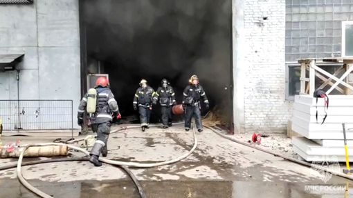 Požár v ruské továrně na elektrické spotřebiče ve Voroněži.