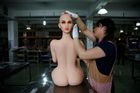 Čínská společnost WMDOLL patří k největším výrobcům nafukovacích panen v zemi.
