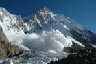 Pod lavinou u Mont Blancu zůstává osm horolezců