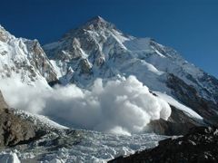 Ilustrační fotografie. V červenci 2007 spadla lavina na K2.