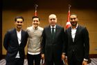 "On není váš prezident." Němečtí fotbalisté Özil a Gündogan se sešli s Erdoganem a způsobili bouři