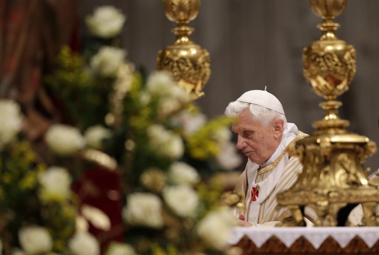 Papež Benedikt XVI. během mše ve Vatikánu