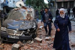 Při výbuchu na jihovýchodě Turecka zemřelo osm lidí. Stovka lidí utrpěla zranění