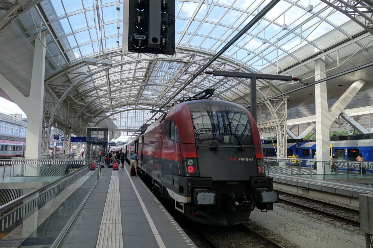 Nádraží Salzburg, Railjet