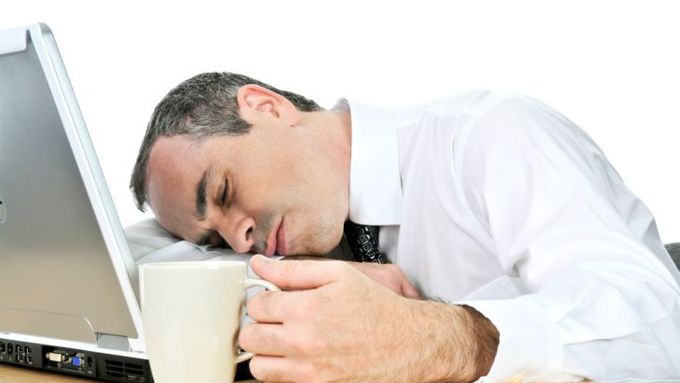 Šálek kávy, čtvrthodinka spánku a po probuzení můžete vyhnat své pracovní nasazení do nejvyšších otáček.