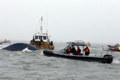 Policie zadržela kapitána potopeného korejského trajektu