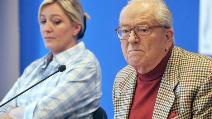 Marine Le Penová a její otec Jean-Marie.