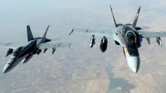 Americké F-18E Super Hornet nad Irákem.