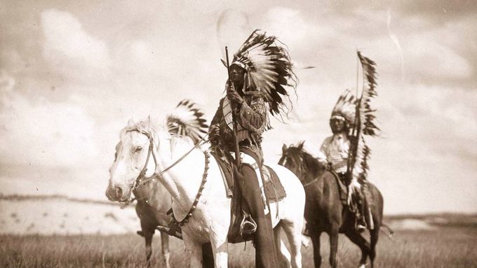 Karel May by záviděl. Sto let staré fotky indiánů je ukazují při lovu i rituálech