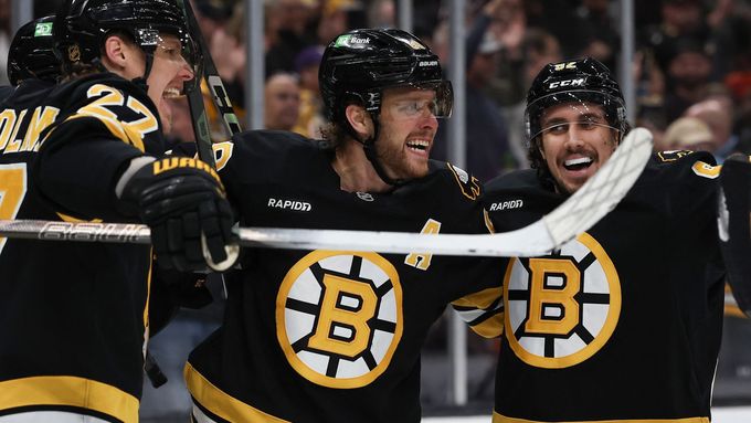 Bodové akce Davida Pastrňáka a Pavla Zachy v utkání Boston - Buffalo