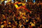 FOTO Noční španělská fiesta. Vyhrané Euro se slavilo do rána