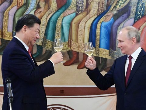 Čipy i motory. Čína dodává Rusku techniku, aby mohlo dál vést válku, tvrdí USA