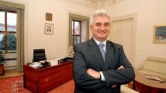 Šéfem Senátu se stal opět Štěch z ČSSD. Prohlášení k Číně jeho pozici nakonec neohrozilo