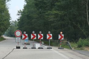Fotoreportáž z nejrozkopanější silnice v ČR. Neuralgickým bodem je most ve Staré Hlíně