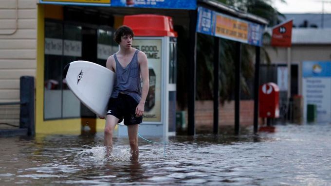 Katastrofální záplavy si zřejmě vyžádaly desítky mrtvých