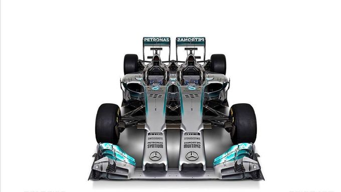 Nejlepší způsob, jak zabránit Hamiltonovi a Rosbergovi v další kolizi? Posadit je vedle sebe do jediného vozu!