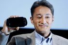 Šéf divize Sony Computer Entertainment, Kazuo Hirai, při oficiálním představení NGP novinářům.