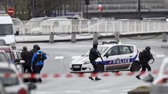 Džihádista drží rukojmí v Paříži