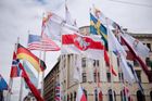 Stržení oficiální vlajky Běloruska vyvolalo roztržku mezi rižským starostou a IIHF