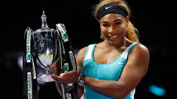 Serena Williamsová s trofejí pro vítězku Turnaje mistryň