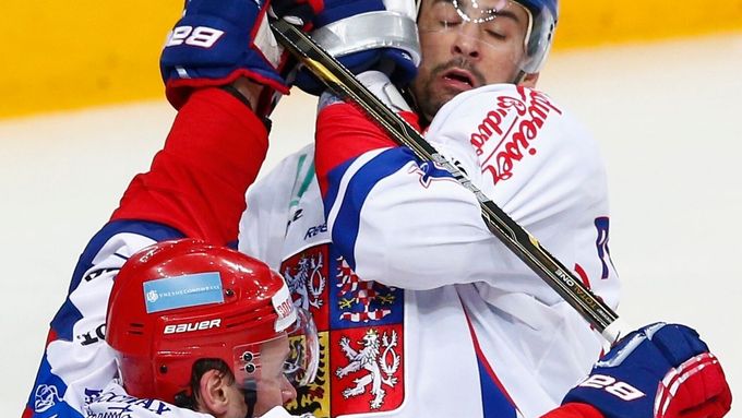 Tomáš Plekanec v boji před ruskou brankou