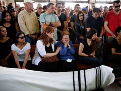 Úterní pohřeb Emanuela a Miriam Rivových v Tel Avivu.