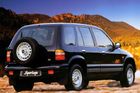 To Sportage byla pro Kiu větší "gamechanger". Korejci SUV - spolu s Toyotou RAV4 jedno z prvních vůbec -, ovšem na rámovém podvozku a s přiřaditelným pohonem předních kol, sice ukázali poprvé už v roce 1993, do evropského prodeje ale zamířilo až v roce následujícím. Pod kapotou se objevily benzinové a později i naftový motor, pětidveřovou karoserii doplňoval i polokabriolet, po modernizaci se objevilo i prodloužené provedení. To si ale na veteránské značky musí pár let počkat.