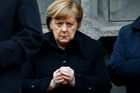 Merkelová v ohrožení kvůli uprchlíkům. Kancléřku potápí migrace, musí potlačit vzpurné Bavory