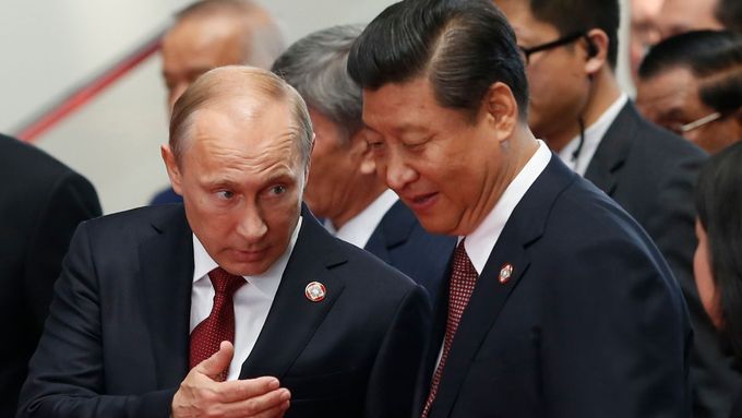 Prezidenti Ruska a Číny Vladimir Putin a Si Ťin-pching v Šanghaji. (21. května 2014)