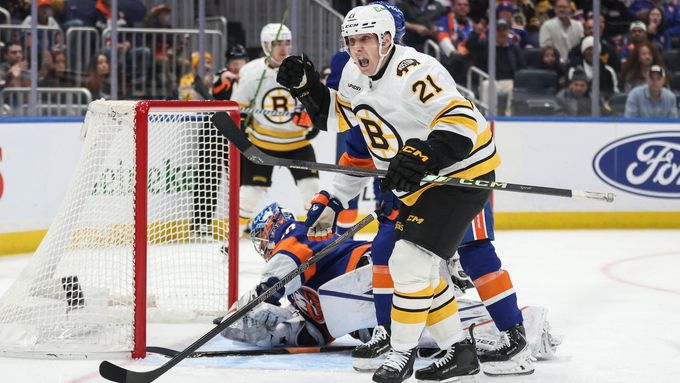 Alex Steeves v dresu Bostonu