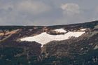 V Krkonoších roztálo sněhové pole zvané Mapa republiky o týden později než loni