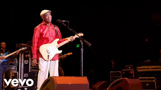 Buddy Guy své rozlučkové turné nazval The Damn Right Farewell Tour. Hraje na něm i skladby z letošního alba The Blues Don't Lie.