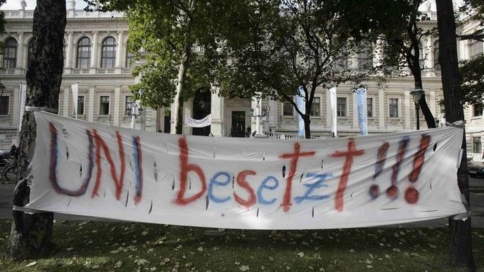 Rakouští studenti obsadili sedm univerzit. Přednáškové sály blokují už dva týdny.