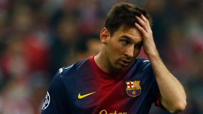 Lionel Messi se nestačil divit, Barcelona v úterý večer vyrovnala svou nejvyšší prohru v evropských pohárech.
