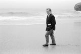 Prezident tehdejší ČSFR Václav Havel při návštěvě nejzápadnějšího výběžku evropské pevniny - skalnatého mysu Cabo da Roca v Portugalsku. 16. 12. 1990