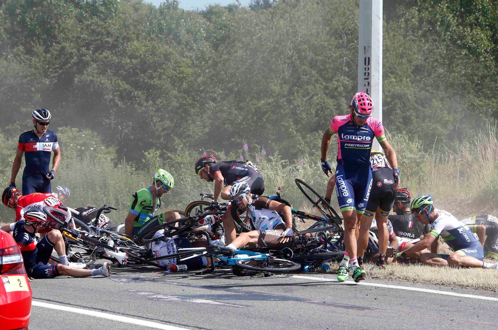 Tour de France 2015, 3. etapa, hromadný pád
