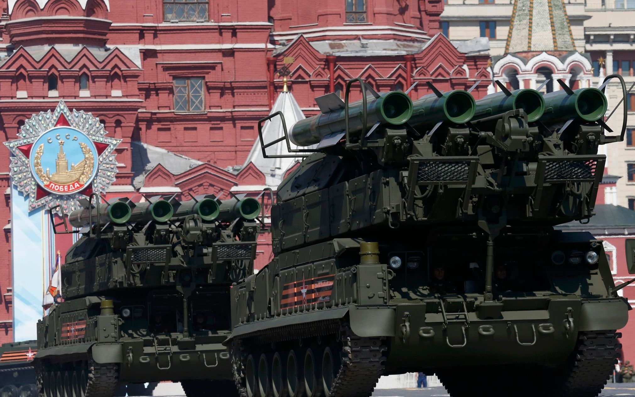 Vojenská přehlídka v Moskvě k výročí druhé světové války 9.5. 2016