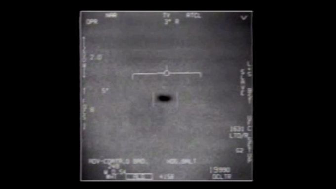 Záběry údajných UFO od letců amerického námořnictva.